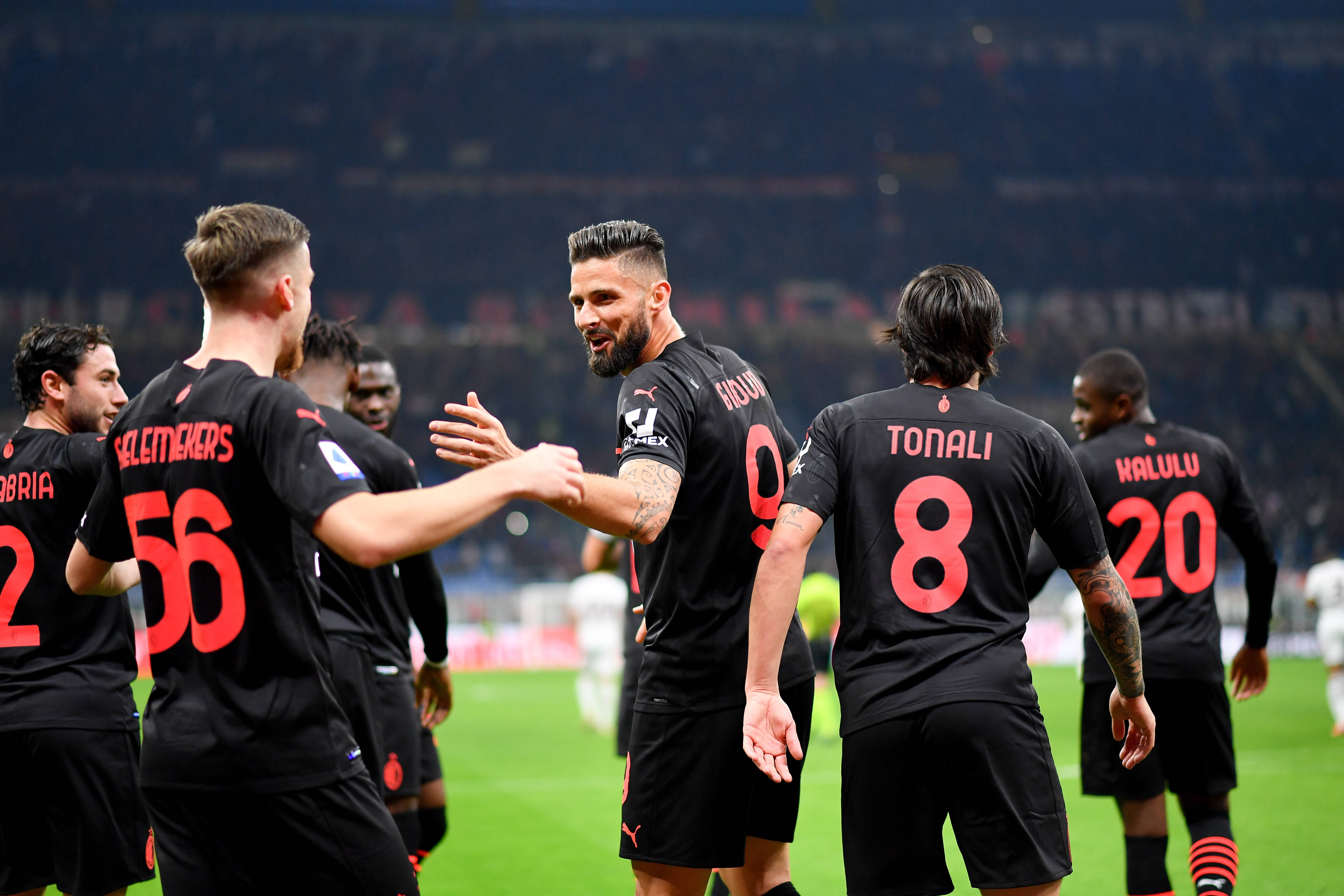 上任后首次露面，国足新帅邵佳一现场观战中国U22vs越南U22（履新后首次亮相，国足新帅邵佳一现场观战中国U22对阵越南U22）