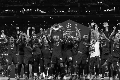 早报：悲欢并不相通（晨间速递：悲喜各自安）