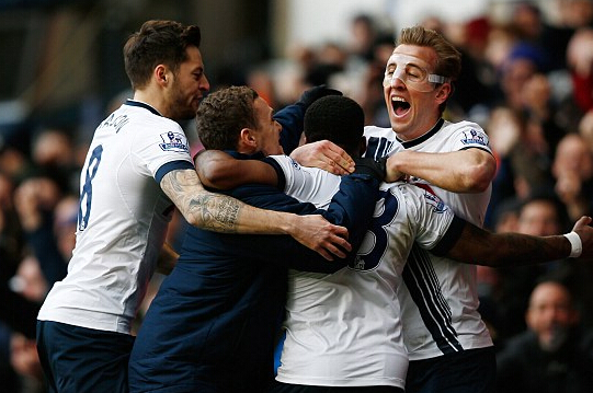 青岛记者：邵佳一大哥式的执教风格很适合当下中国足球的环境（青岛记者：邵佳一兄长式执教风格更契合当下中国足球生态）