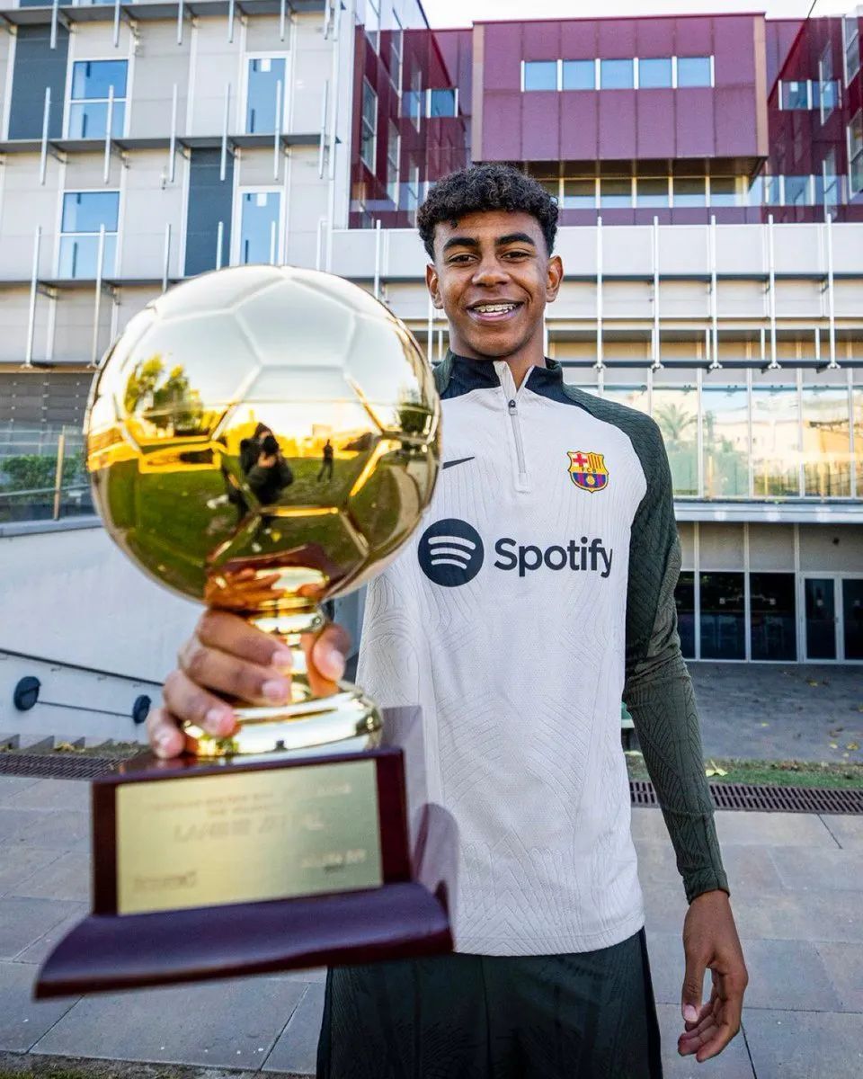 恩里克：不会过多回想过去取得的成绩，我的注意力始终在当下（恩里克：不沉湎于过往荣誉，我只专注当下）