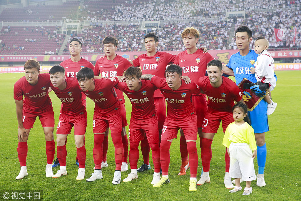 庆祝波兰独立日，莱万将纽约帝国大厦点亮为白红色（莱万为波兰独立日点亮纽约帝国大厦白红灯光）