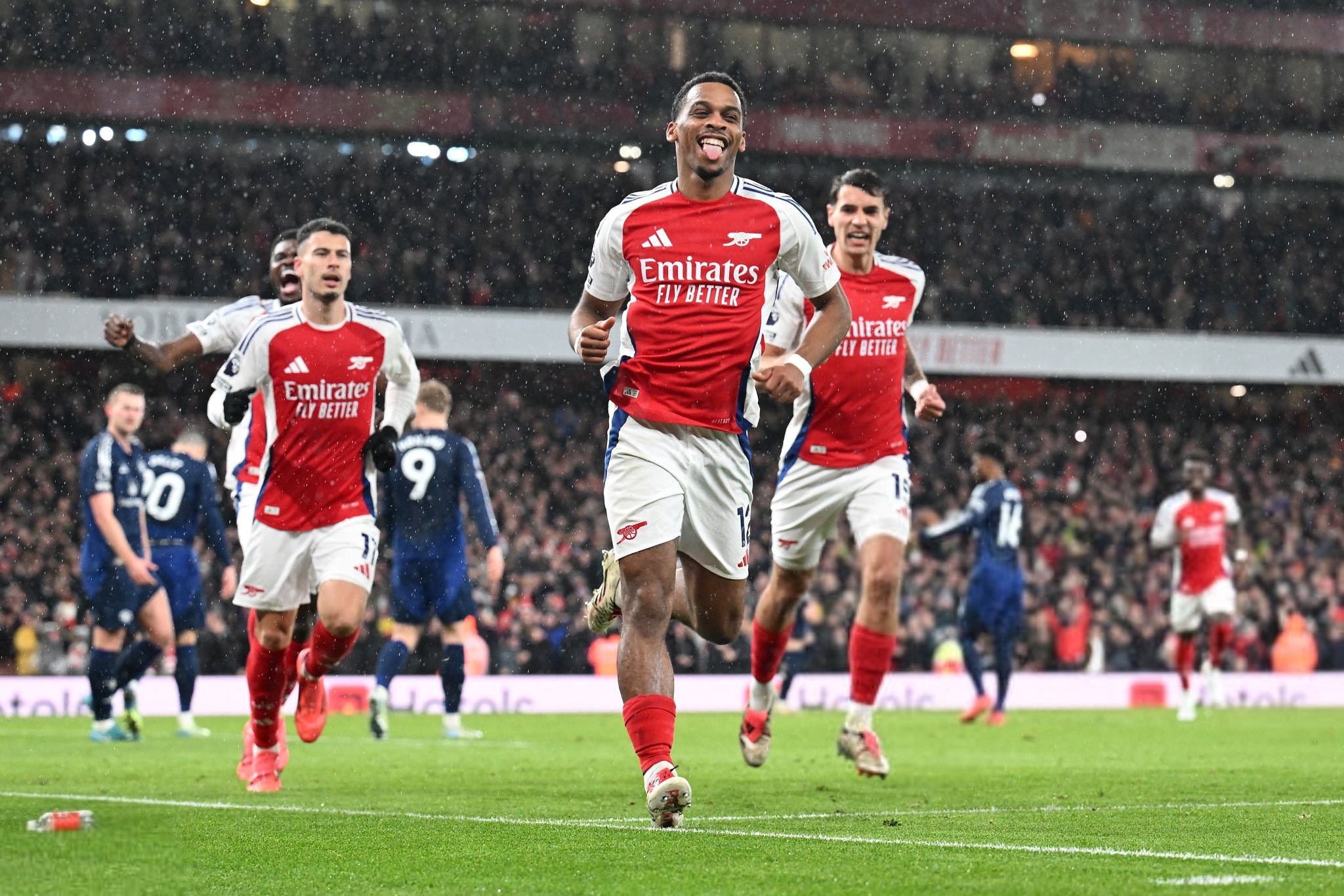 莱万过去15次首发出战法兰克福斩15球，曾两次上演帽子戏法（莱万近15次首发战法兰克福轰入15球，两次上演帽子戏法）