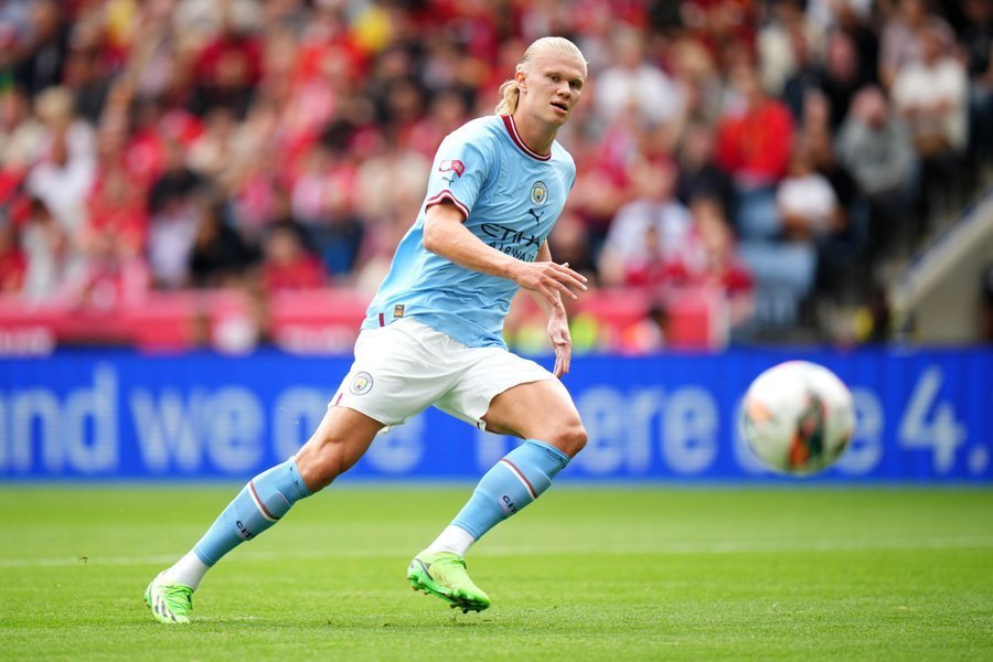 莱万：我经常带伤上场，肋骨骨折也硬撑；不着急决定未来（莱万：带伤出战成常态，肋骨骨折也坚持；未来去留不着急）